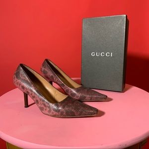 Vintage GUCCI Pink + gray snakeskin Pumps